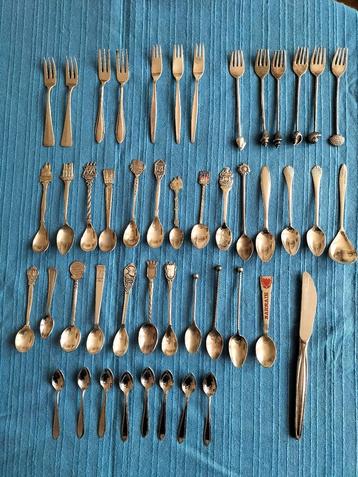 Verzilverde theelepels  en vorkjes 1 mes beschikbaar voor biedingen