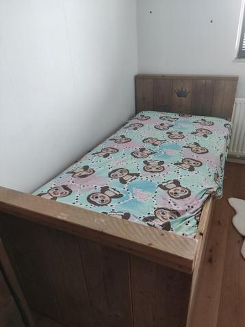 Stevig kinderbed 90x200 beschikbaar voor biedingen