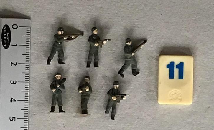 Soldaatjes 11 Duits ww2  schaal 1:72 of 1:76, Hobby en Vrije tijd, Modelbouw | Figuren en Diorama's, Gebruikt, Figuur of Figuren