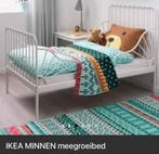 IKEA MINNEN meegroeibed, Huis en Inrichting, Slaapkamer | Bedden, Eenpersoons, Wit, Zo goed als nieuw, Metaal