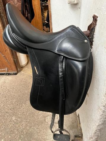 Childeric dressur zadel, 17 inch, goede conditie  beschikbaar voor biedingen