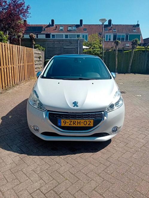 Peugeot 208 1.2 VTI 60KW/82PK 5-D 2015 Wit, Auto's, Peugeot, Particulier, ABS, Airbags, Airconditioning, Bluetooth, Boordcomputer