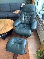 Groene leren fauteuil met voetenbank, Huis en Inrichting, Fauteuils, Ophalen, Gebruikt, Leer, 75 tot 100 cm