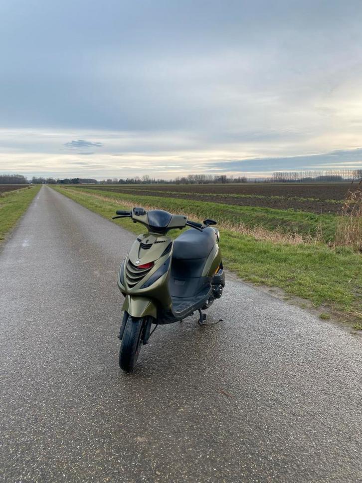 Piaggio Zip iGet 4T 50cc, Fietsen en Brommers, Scooters | Piaggio, Gebruikt, Zip, Maximaal 45 km/u, Benzine, Ophalen