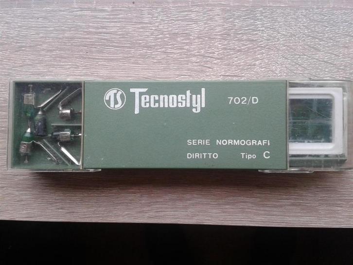 Technostyl 702/D sjabloon set., Hobby en Vrije tijd, Tekenen, Overige typen, Ophalen of Verzenden
