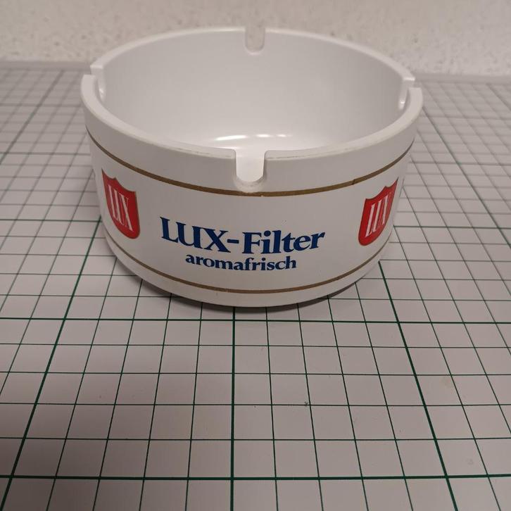 Asbak	Lux-Filter wit, plastic, 10cm (sigaretmerk), Verzamelen, Rookartikelen, Aanstekers en Luciferdoosjes, Zo goed als nieuw