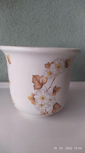 Flora plateel vintage keramiek Gouda bloempot beschikbaar voor biedingen