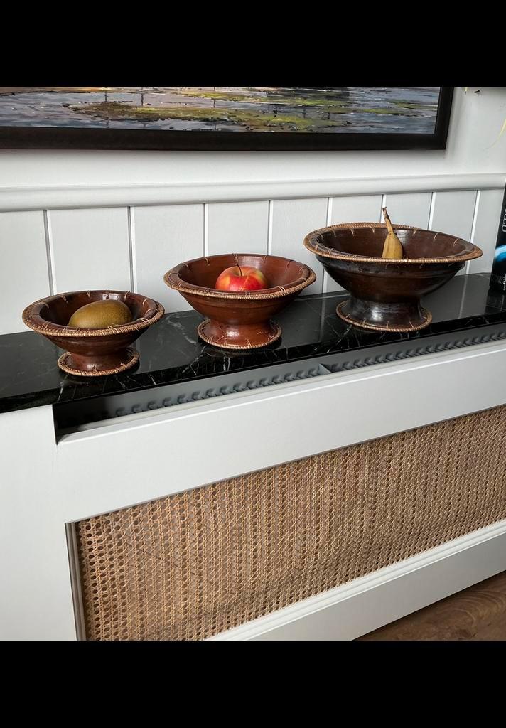 Drie decoratieve aardewerk schalen met een rand v Birma riet, Antiek en Kunst, Kunst | Niet-Westerse kunst, Ophalen of Verzenden