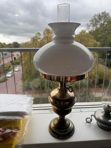 Antieke Olielamp beschikbaar voor biedingen