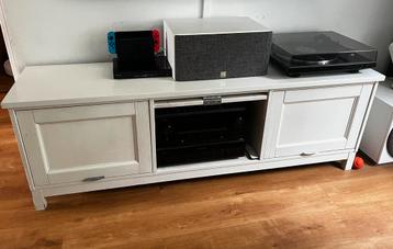 Tv kast ( zonder spullen) beschikbaar voor biedingen