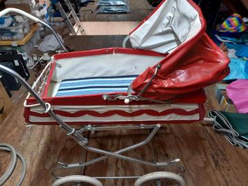 Vintage Poppenwagen beschikbaar voor biedingen