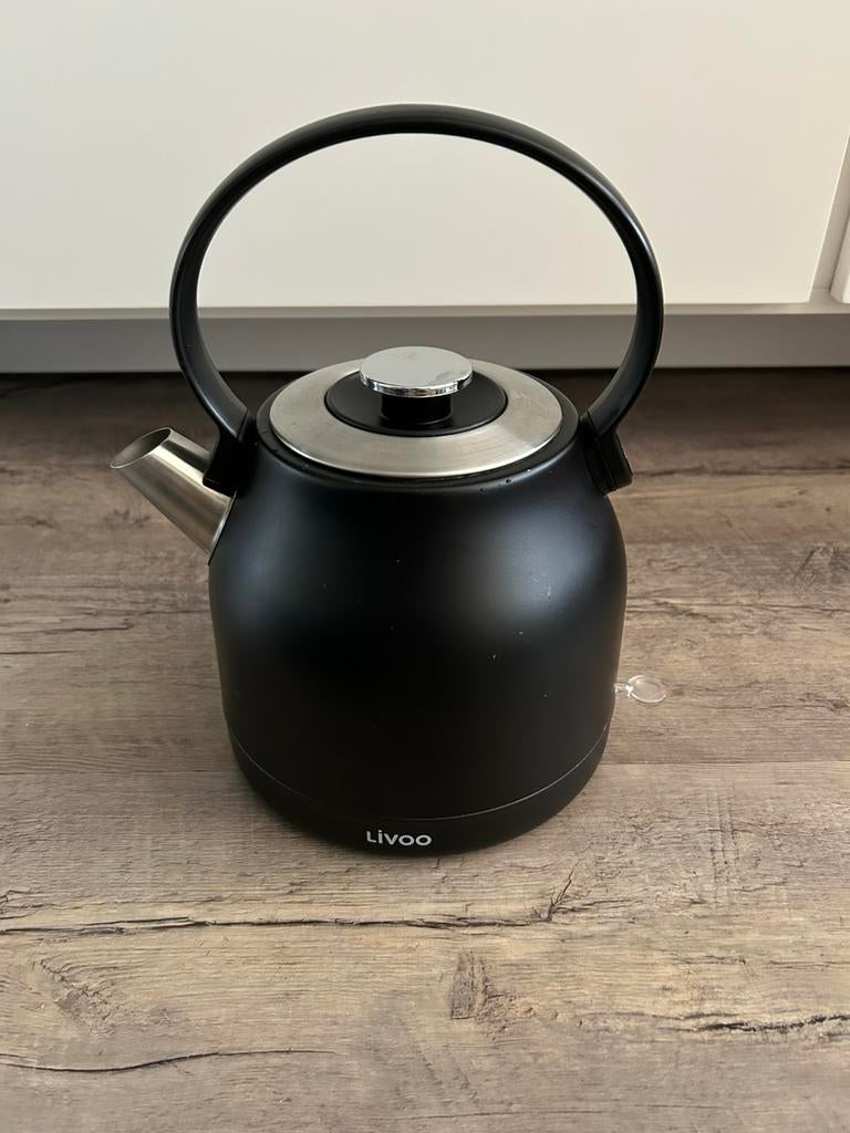 Zwarte waterkoker van Livoo, Witgoed en Apparatuur, Waterkokers, 1 tot 2 liter, Ophalen of Verzenden, Zo goed als nieuw, Draadloos