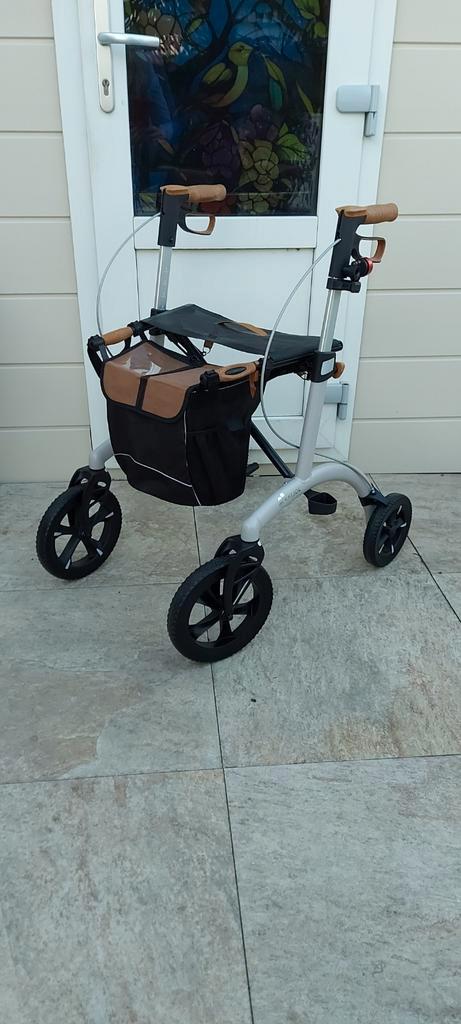Saljol  uit de showroom  Ook in groen rollator, Diversen, Rollators, Zo goed als nieuw, Ophalen of Verzenden