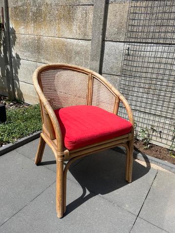 Vintage Rotan/Webbing Stoel met dik kussen beschikbaar voor biedingen