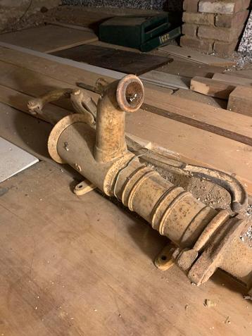 Antieke IJzeren Waterpomp - Decoratief beschikbaar voor biedingen