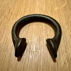 Antieke Afrikaanse bronzen manillaarmband, Antiek en Kunst, Ophalen of Verzenden, Koper
