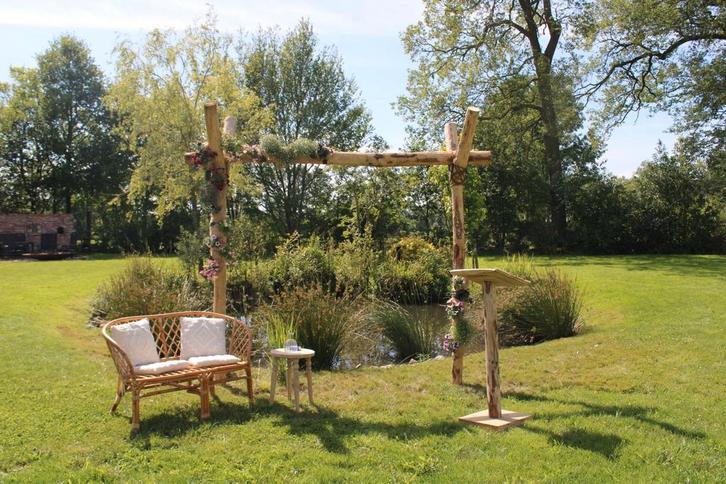 Te huur: Bruiloft decoratie, lessenaar, prieel, backdrop, Hobby en Vrije tijd, Feestartikelen | Verhuur, Zo goed als nieuw, Geboorte of Huwelijk