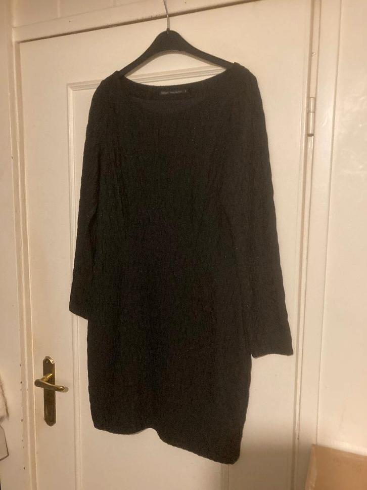 Feestelijke zwarte gevoerde jurk aparte stof van Steps, mt L, Kleding | Dames, Jurken, Zo goed als nieuw, Maat 42/44 (L), Zwart