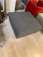 Hocker Calypso poef voetebbank grijs woonoutlet, Ophalen, Nieuw, Rechthoekig, 125 cm of meer