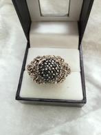 Prachtige Zilveren Ring met Saffiertjes en Roosjes - maat 18, Sieraden, Tassen en Uiterlijk, Antieke sieraden, Verzenden, Zilver