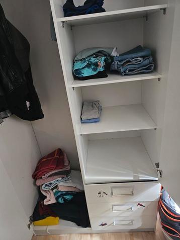 Witte kast hang- en leg  beschikbaar voor biedingen