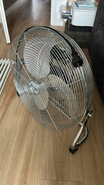Grote ventilator. Krachtig en ZGAN 50cm kantelbaar beschikbaar voor biedingen