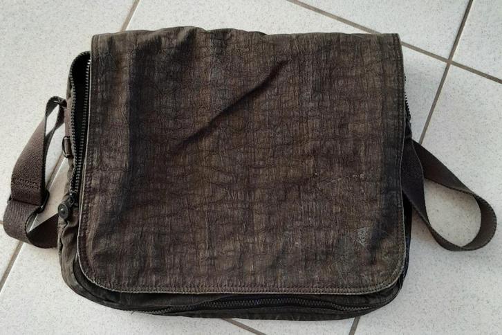 Bruine laptop tas van Kipling, Computers en Software, Laptoptassen, Gebruikt, Schoudertas, 17 inch of meer, Ophalen