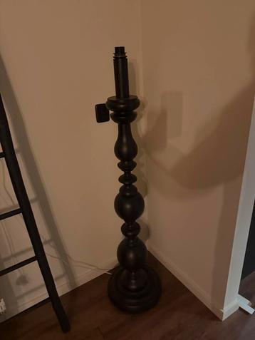 Zwarte vloerlamp