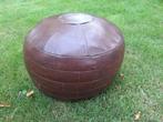 Vintage bruine skai poef bruin kunstleer, Huis en Inrichting, Banken | Voetenbanken en Poefen, Overige materialen, Minder dan 50 cm