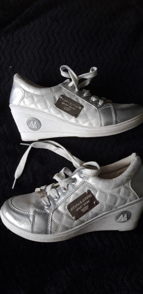 te koop enige witte JINGpin & JINGpin sportschoenen, Kleding | Dames, Schoenen, Zo goed als nieuw, Sportschoenen, Wit, Ophalen of Verzenden