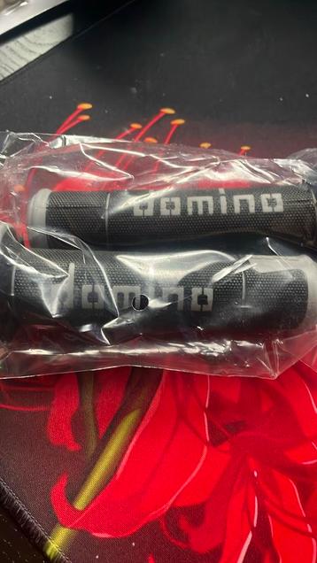 Domino handvaten Piaggio zip beschikbaar voor biedingen