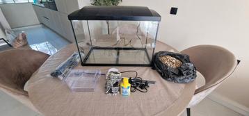 Aquarium 65 tot 80 liter, bijna nieuw 2 maanden oud  beschikbaar voor biedingen