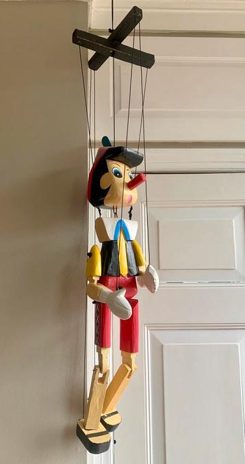 Mooie houten vintage Pinokkio marionet beschikbaar voor biedingen