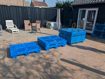 Plastic pallets, 17 stuks beschikbaar voor biedingen