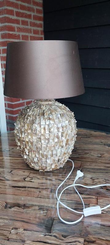 Schelpen tafel lamp beschikbaar voor biedingen
