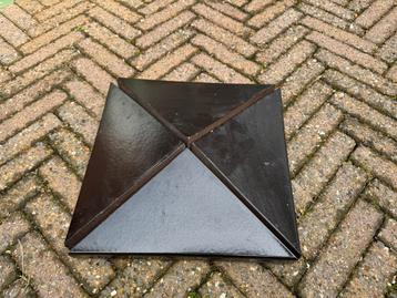 Geglazuurde paalmutsen voor op gemetselde poeren.  beschikbaar voor biedingen