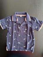 Maat 98/104 Polo tshirt blauw met dinos, Kinderen en Baby's, Kinderkleding | Maat 98, Ophalen of Verzenden, Zo goed als nieuw