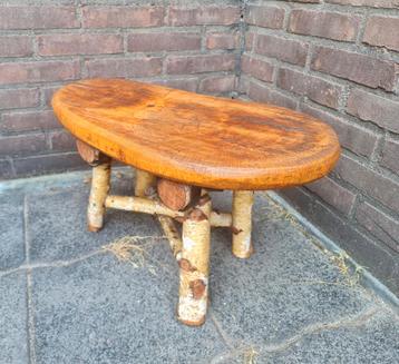 Kleine rustieke salontafel boomstam tafel ambachtelijk uniek beschikbaar voor biedingen