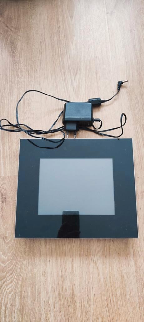 Braun DigiFrame8009 Digitale fotolijst 20.3cm(8 inch)display, Audio, Tv en Foto, Fotografie | Digitale fotolijsten, Zo goed als nieuw