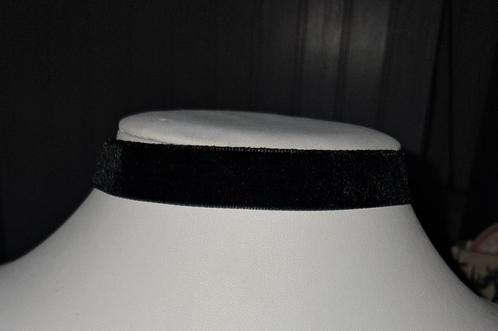 Mooie nieuwe zwart fluwelen chocker/ ketting, Sieraden, Tassen en Uiterlijk, Kettingen, Nieuw, Overige materialen, Zwart, Verstelbaar