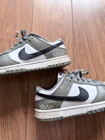 Nike dunk low NBA Paris beschikbaar voor biedingen