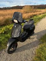 Vespa sprint geel kenteken - bouwjaar 2016 - 18600 km teller, Fietsen en Brommers, Ophalen, Overige modellen, Maximaal 45 km/u