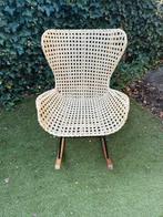 Pinelake Lodge Schommelstoel - Rotan, Huis en Inrichting, Stoelen, Ophalen, Bruin, Riet of Rotan, Zo goed als nieuw