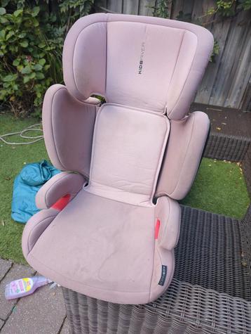 Autostoel met verstelbaar hoofd en wasbare bekleding beschikbaar voor biedingen