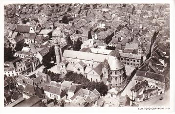 'LUCHTFOTO.-MAASTRICHT,- O.L. Vrouwenkerk en omgeving. 12-09 beschikbaar voor biedingen