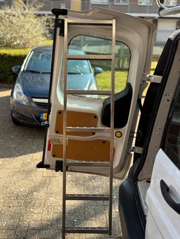 Achterdeur ladder H2 L3 beschikbaar voor biedingen