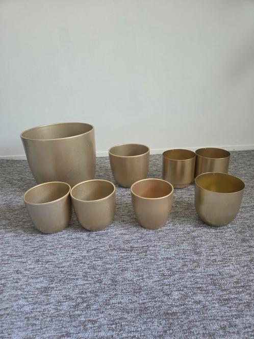 Verschillende gouden bloempotten om te kiezen, Tuin en Terras, Bloempotten, Aardewerk, Minder dan 40 cm, Minder dan 25 cm, Rond