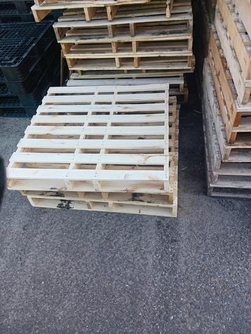 75/ 100 zakkenpallets 110x 110 beschikbaar voor biedingen