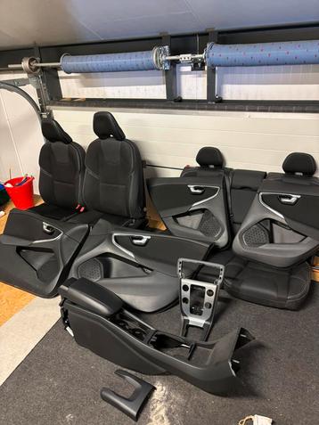 Volvo V40 Interieur compleet stoelen elektrisch deurpanelen beschikbaar voor biedingen