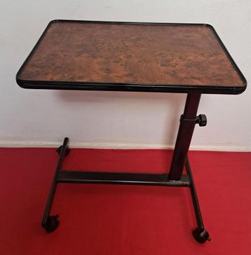 Bedtafel Opklapbare leestafel
Comforthulpmiddelen en Hoogte  beschikbaar voor biedingen